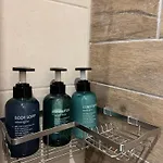 Cosy Room With Private Bathroom And 2 Bikes