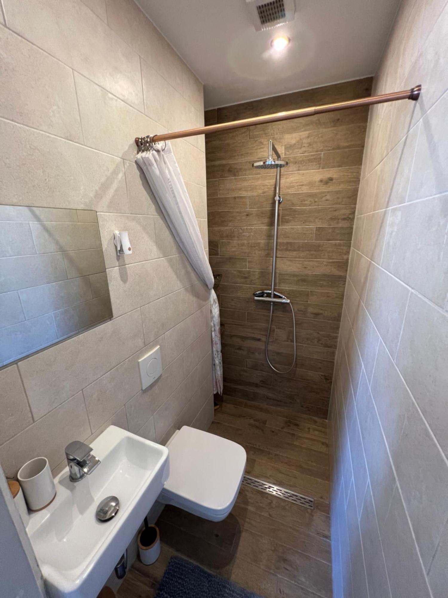 Cosy With Private Bathroom And 2 Bikes Appartement Den Haag