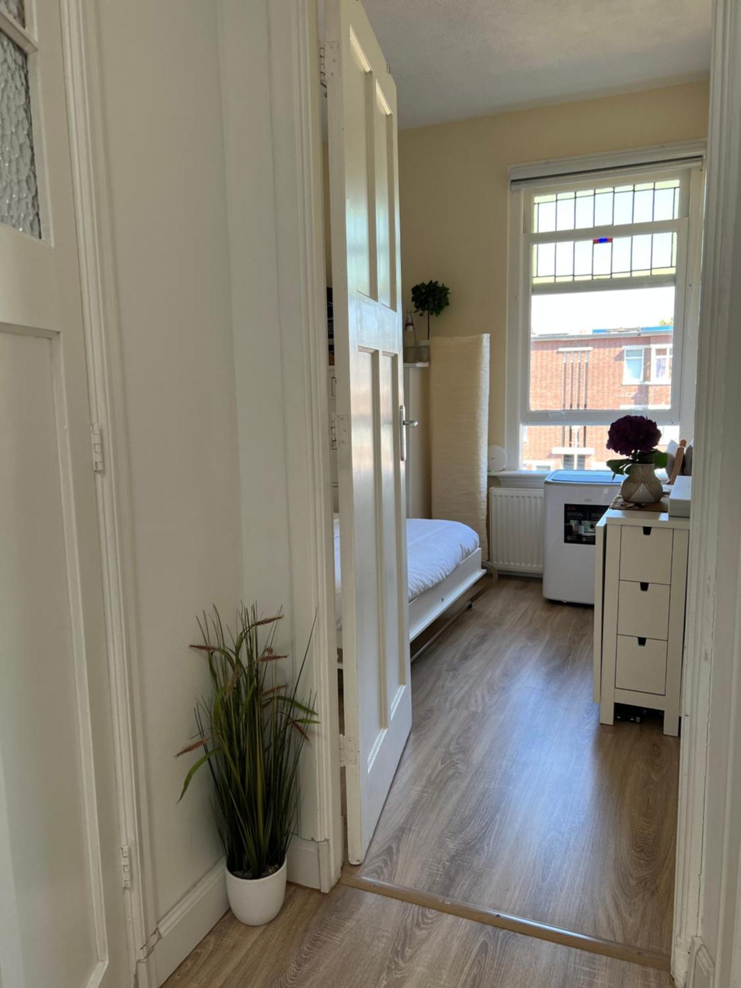 Cosy With Private Bathroom And 2 Bikes Apartment